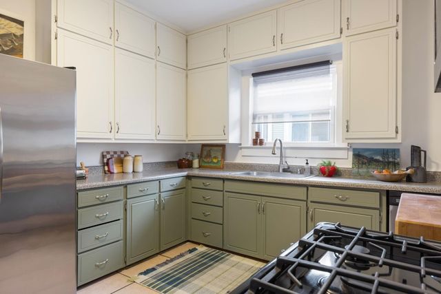 865 865 54Th St, Oakland, CA 94608