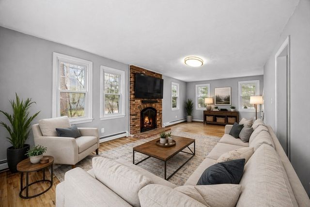 128 Quaker Meeting House Rd, Sandwich, MA 02537