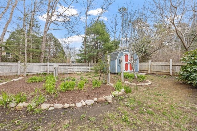 128 Quaker Meeting House Rd, Sandwich, MA 02537