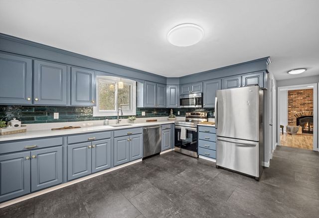 128 Quaker Meeting House Rd, Sandwich, MA 02537