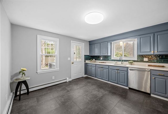 128 Quaker Meeting House Rd, Sandwich, MA 02537