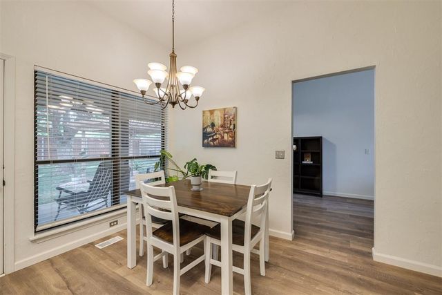 19 N Rockypoint Drive, Edmond, OK 73003