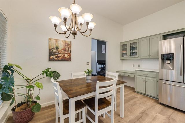 19 N Rockypoint Drive, Edmond, OK 73003