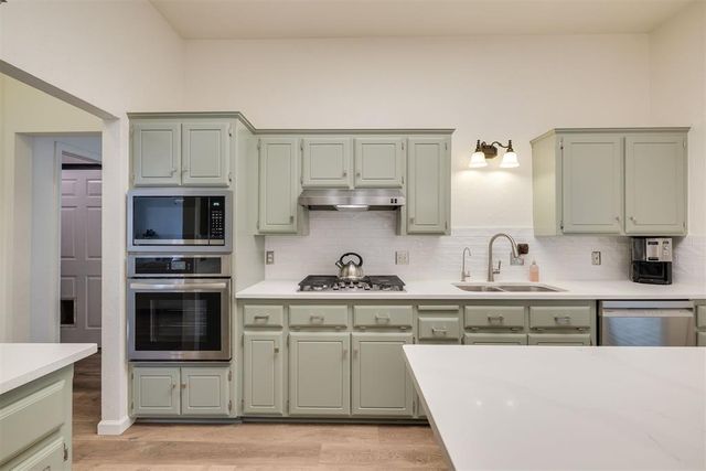 19 N Rockypoint Drive, Edmond, OK 73003
