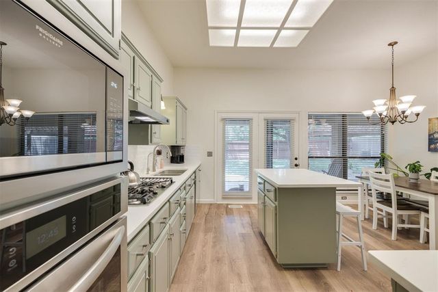 19 N Rockypoint Drive, Edmond, OK 73003