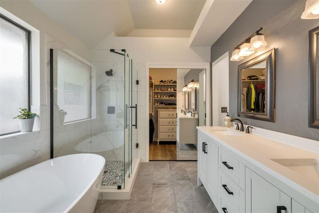 19 N Rockypoint Drive, Edmond, OK 73003