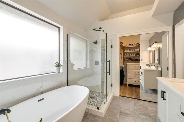 19 N Rockypoint Drive, Edmond, OK 73003