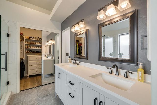 19 N Rockypoint Drive, Edmond, OK 73003