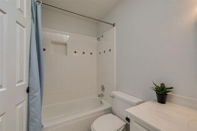 19 N Rockypoint Drive, Edmond, OK 73003