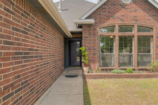 19 N Rockypoint Drive, Edmond, OK 73003