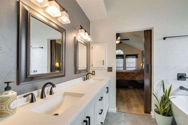 19 N Rockypoint Drive, Edmond, OK 73003