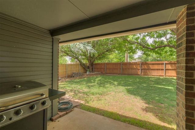 19 N Rockypoint Drive, Edmond, OK 73003