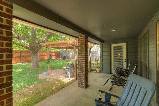 19 N Rockypoint Drive, Edmond, OK 73003