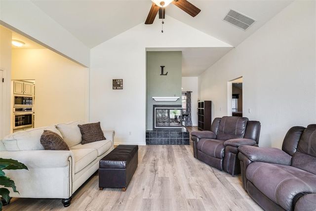 19 N Rockypoint Drive, Edmond, OK 73003