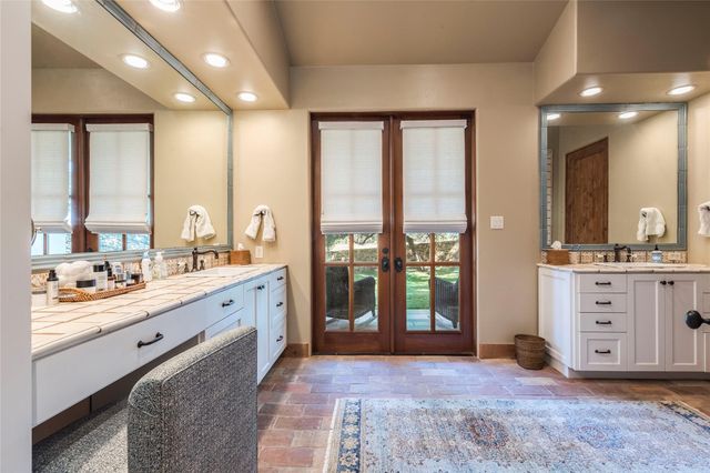 131 Plaza Escondido, Horseshoe Bay, TX 78657
