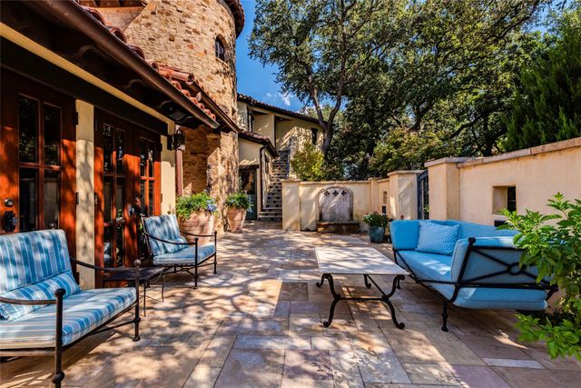 131 Plaza Escondido, Horseshoe Bay, TX 78657