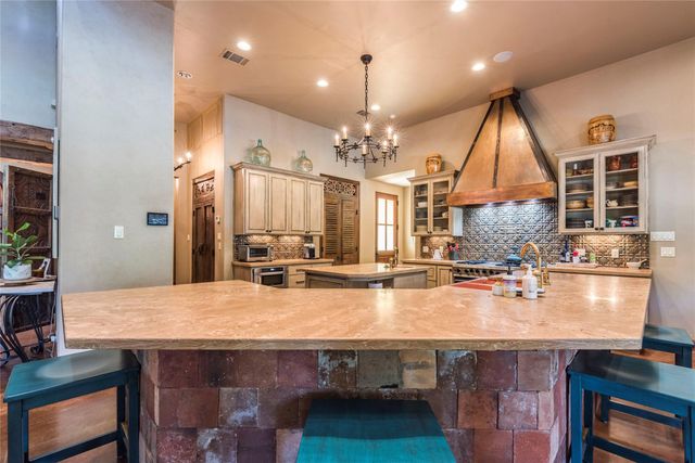 131 Plaza Escondido, Horseshoe Bay, TX 78657