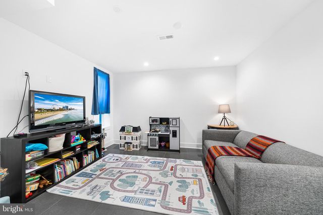 2512 E CUMBERLAND ST, Philadelphia, PA 19125