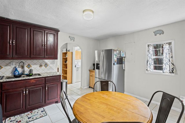 2002 NE Main Street, Ennis, TX 75119