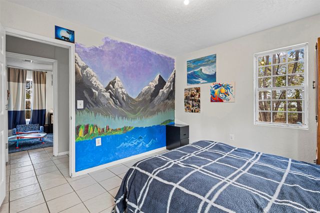 2002 NE Main Street, Ennis, TX 75119