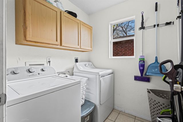 2002 NE Main Street, Ennis, TX 75119