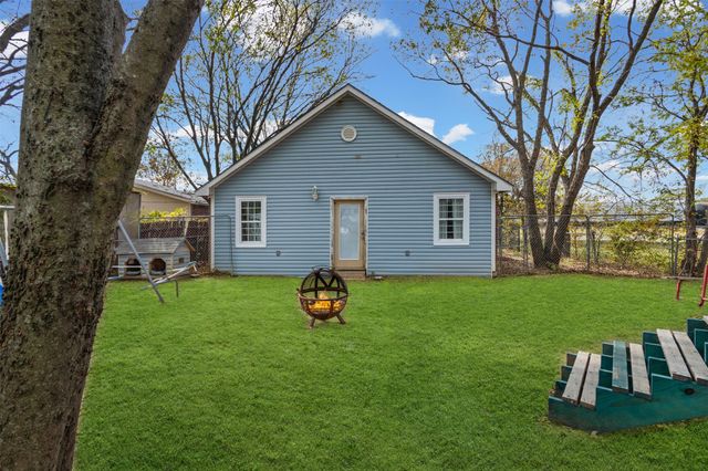 2002 NE Main Street, Ennis, TX 75119