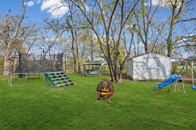 2002 NE Main Street, Ennis, TX 75119