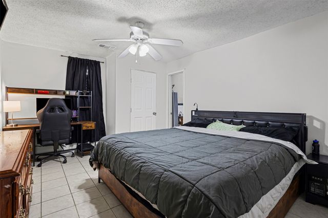 2002 NE Main Street, Ennis, TX 75119