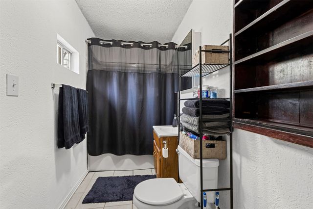 2002 NE Main Street, Ennis, TX 75119