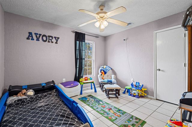 2002 NE Main Street, Ennis, TX 75119