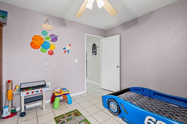 2002 NE Main Street, Ennis, TX 75119