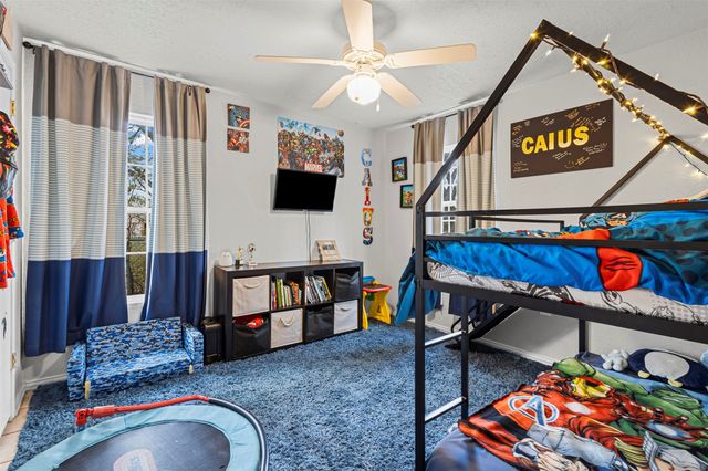 2002 NE Main Street, Ennis, TX 75119