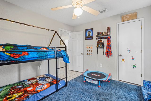 2002 NE Main Street, Ennis, TX 75119