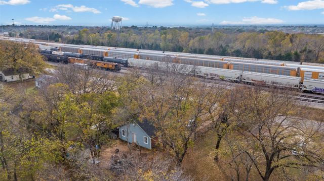 2002 NE Main Street, Ennis, TX 75119