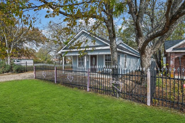 2002 NE Main Street, Ennis, TX 75119