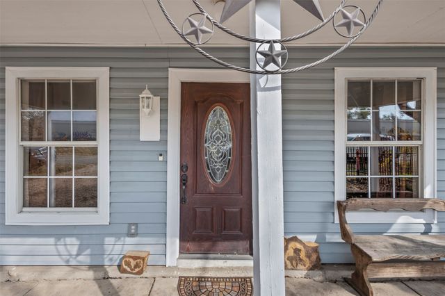 2002 NE Main Street, Ennis, TX 75119