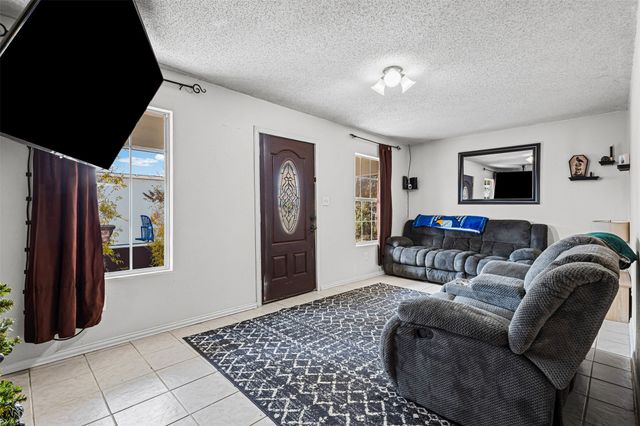 2002 NE Main Street, Ennis, TX 75119