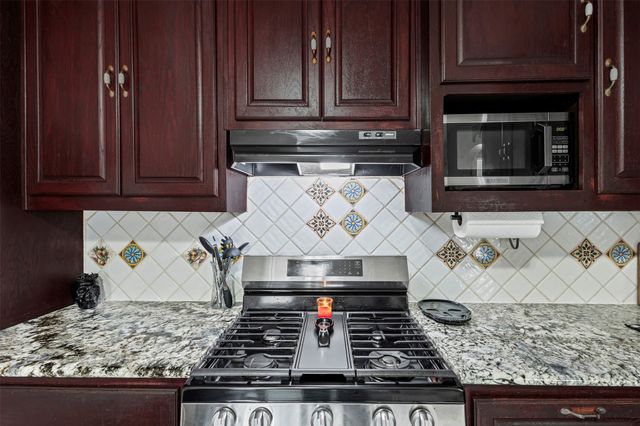 2002 NE Main Street, Ennis, TX 75119