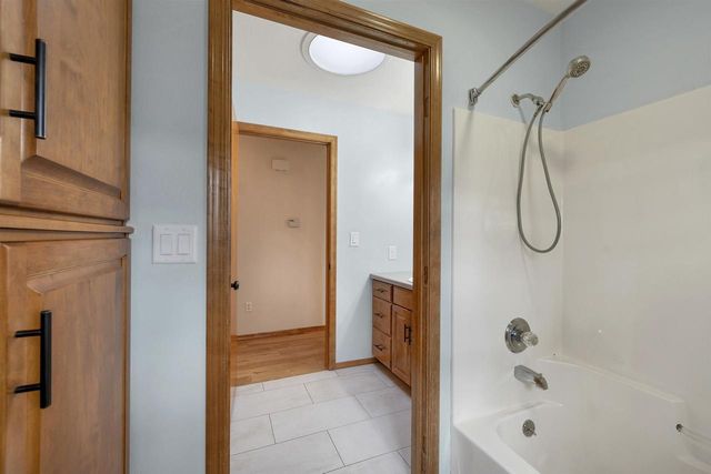 1225 DREWS DRIVE, De Pere, WI 54115