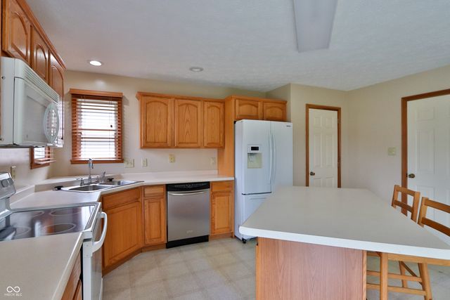 12875 John Charles N, Camby, IN 46113