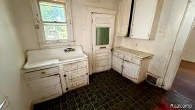 3214 Vicksburg Street, Detroit, MI 48206