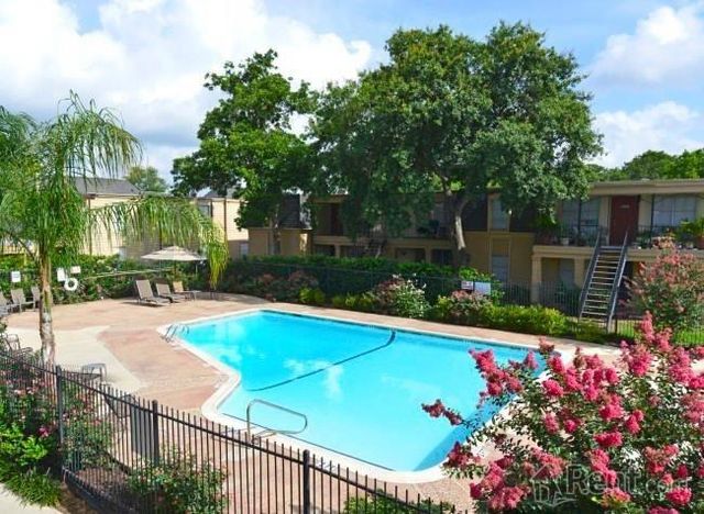 10110 Westview Drive 1008, Houston, TX 77043