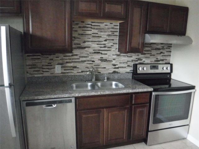 10110 Westview Drive 1008, Houston, TX 77043