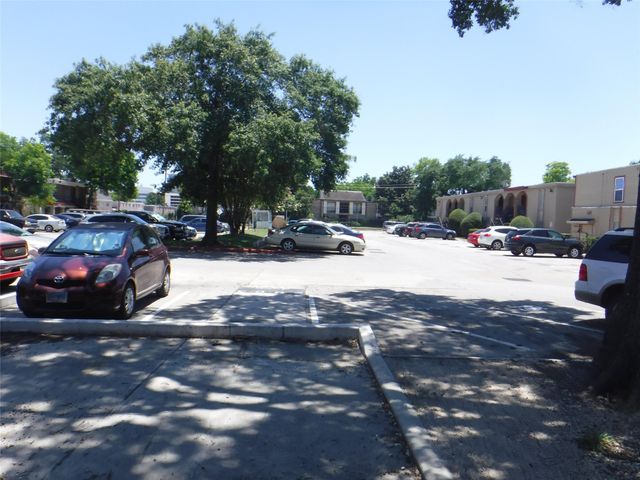 10110 Westview Drive 1008, Houston, TX 77043