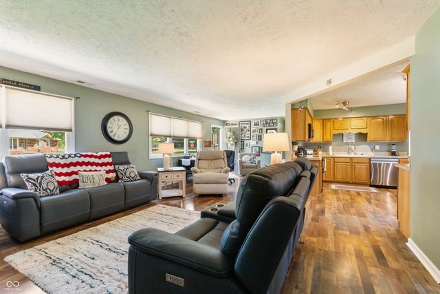 10 Terrace Trail, Mooresville, IN 46158