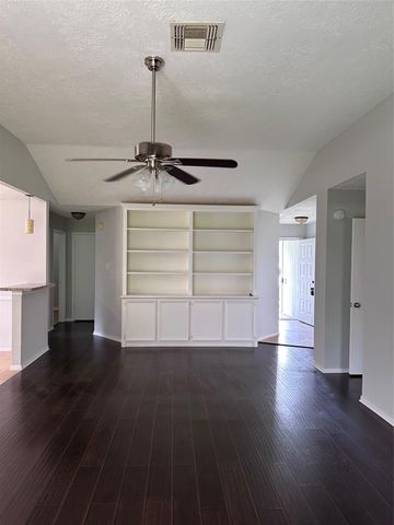 19530 Gladewater Drive, Tomball, TX 77375