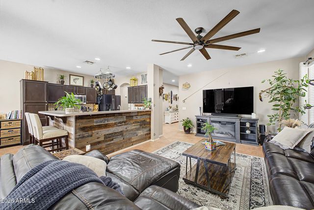 9185 W IRMA Lane, Peoria, AZ 85382