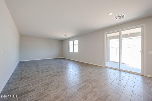 18098 W CREEDANCE Boulevard, Surprise, AZ 85387