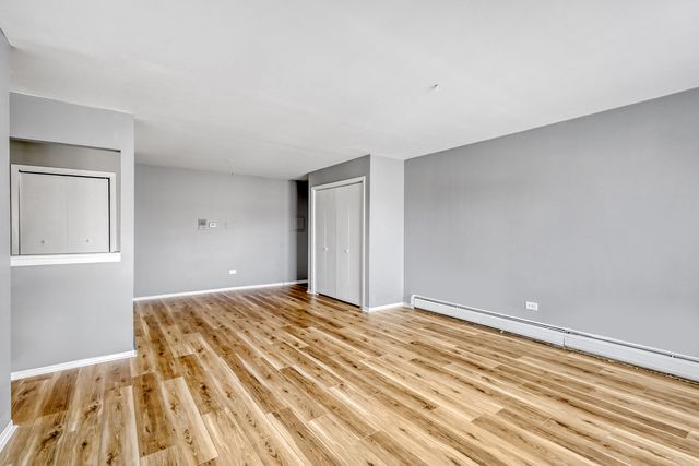 147 W Elk Trail 345, Carol Stream, IL 60188