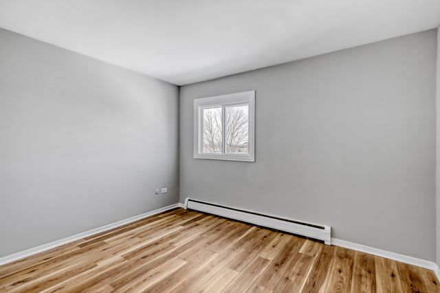 147 W Elk Trail 345, Carol Stream, IL 60188